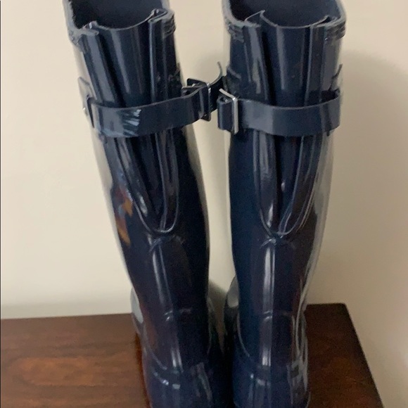 Hunter glossy boots size 7 barely worn like new - Picture 3 of 4